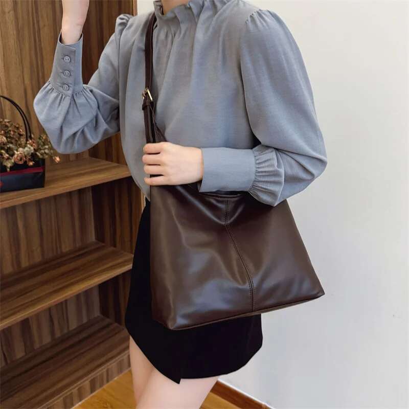 Vintage Large Capacity Shoulder For Women With Soft Solid Crossbody Retro Tote Bag For Commute