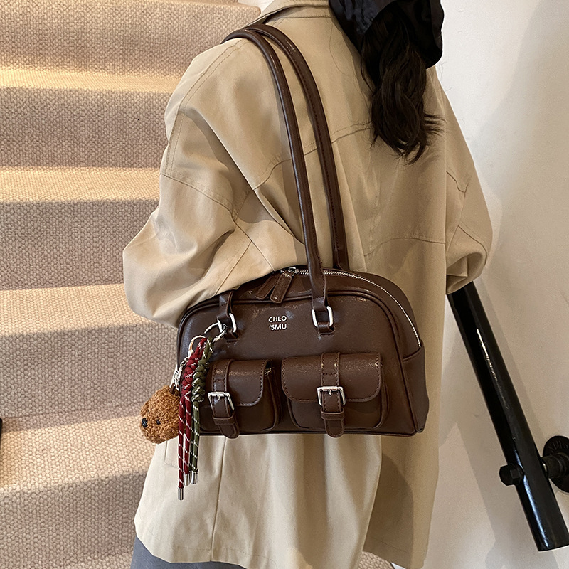 Matte hand-held bowling for women 2025 new shoulder bag, large capacity commuting Boston pillow bag