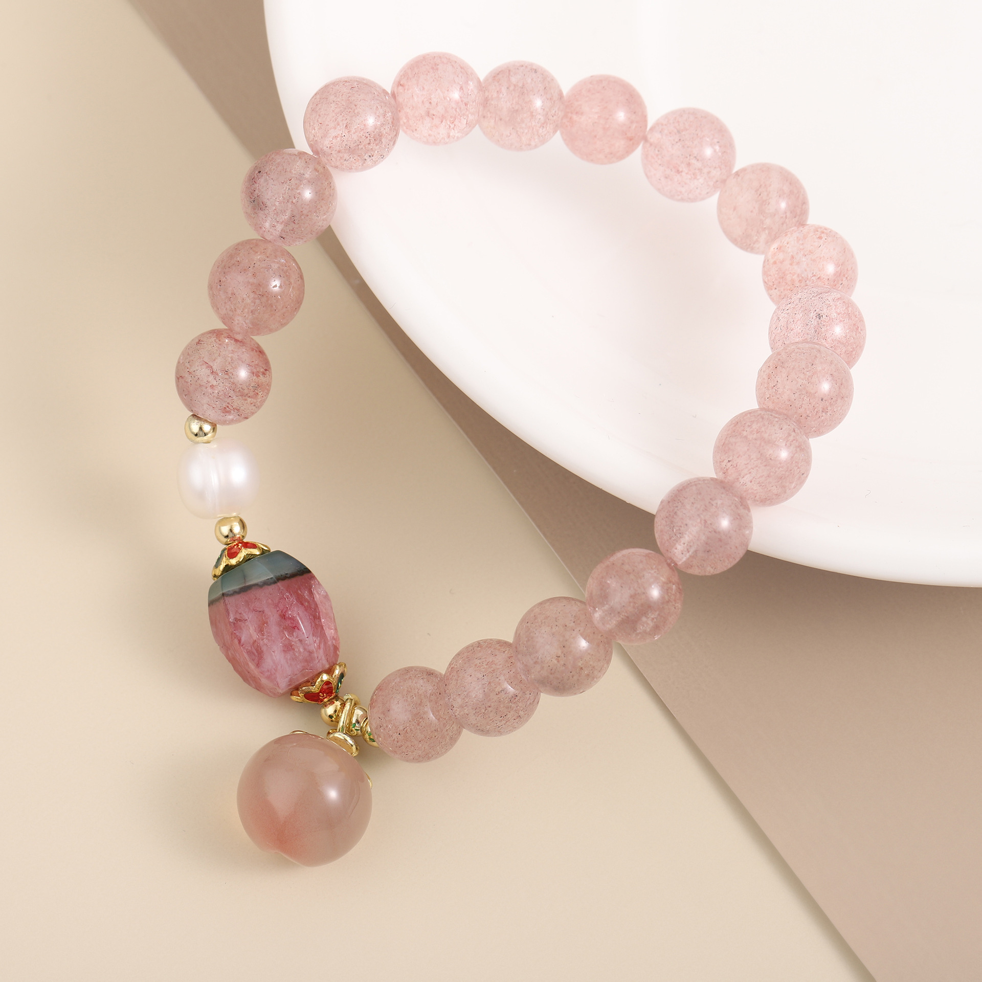Korean version of fresh bead bracelet, cute and fashionable for girls, simple strawberry crystal best friend bracelet