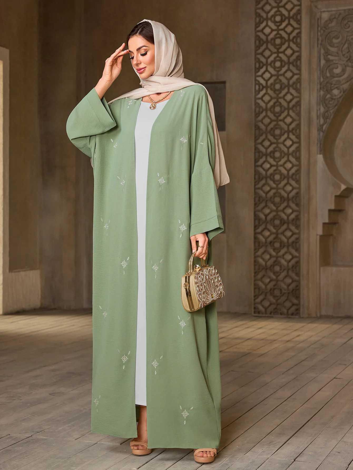 Muslim Womens Light Grn Islamic Abaya with Embroidery for Modest Fashion in Dubai Saudi Arabia and Other Middle East Regions X250514