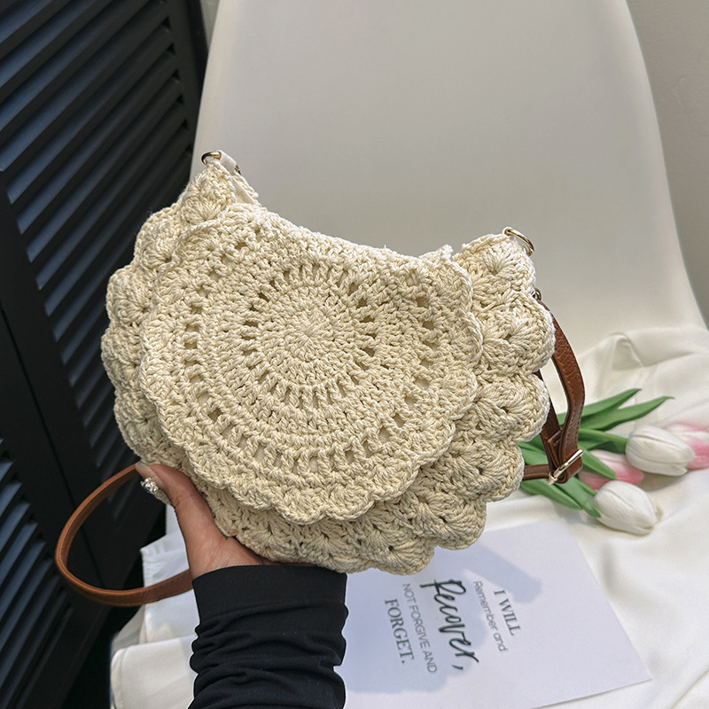 2025 New Designer Bag Lace Slant Body Cotton Thread Hollow Single Shoulder Grass Weaving Vacation Style Beach Bag Multi functional Women's Bag