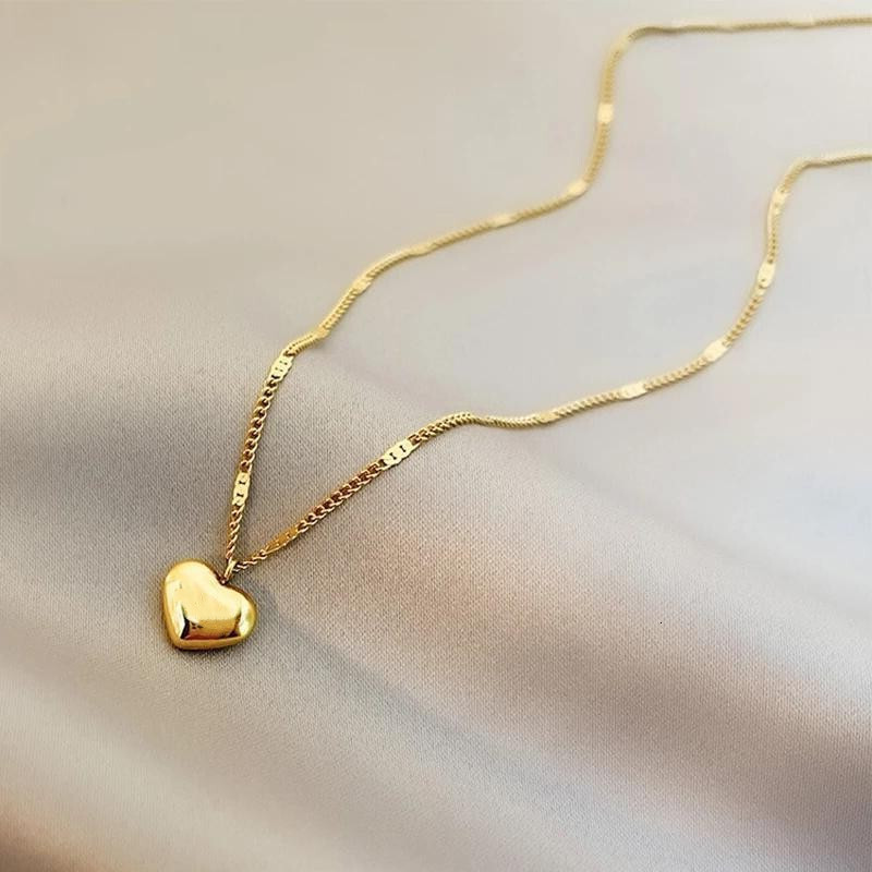 New exquisite love pendant from Japan and South Korea, simple metal peach collarbone chain necklace, with temperament heart necklace