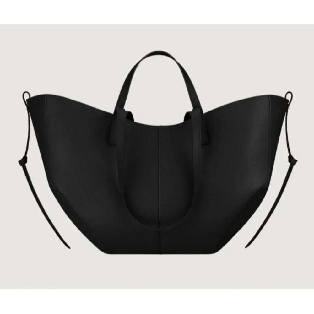 New Handheld Large Capacity Bucket Bag with Leather Wings and Lychee Pattern