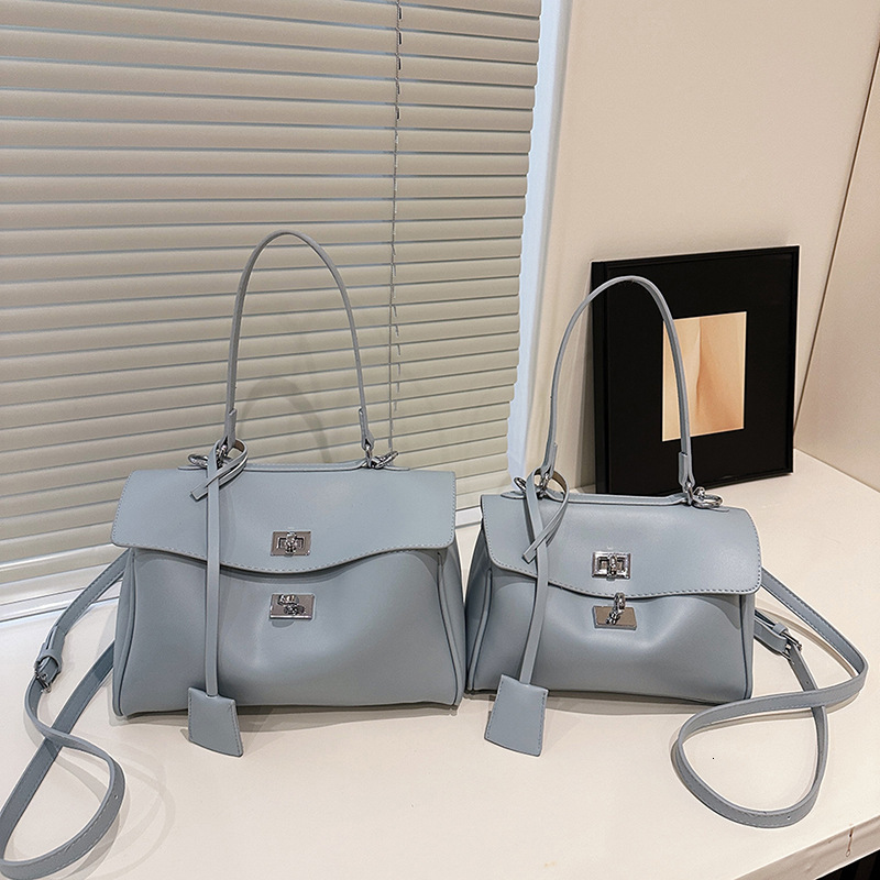 2025 New Free Delivery Designer's Bag Beach Bag Simple And Large Capacity Handheld Underarm For Women's Casual Fashion Trend Single Shoulder