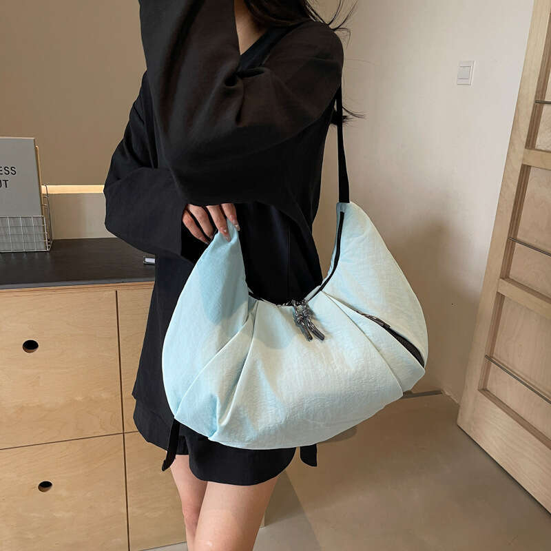 French Style Minimalist Pleated Crossbody 2024 Autumn/Winter New Large Capacity Shoulder Bag Personalized Casual Crescent Handbag