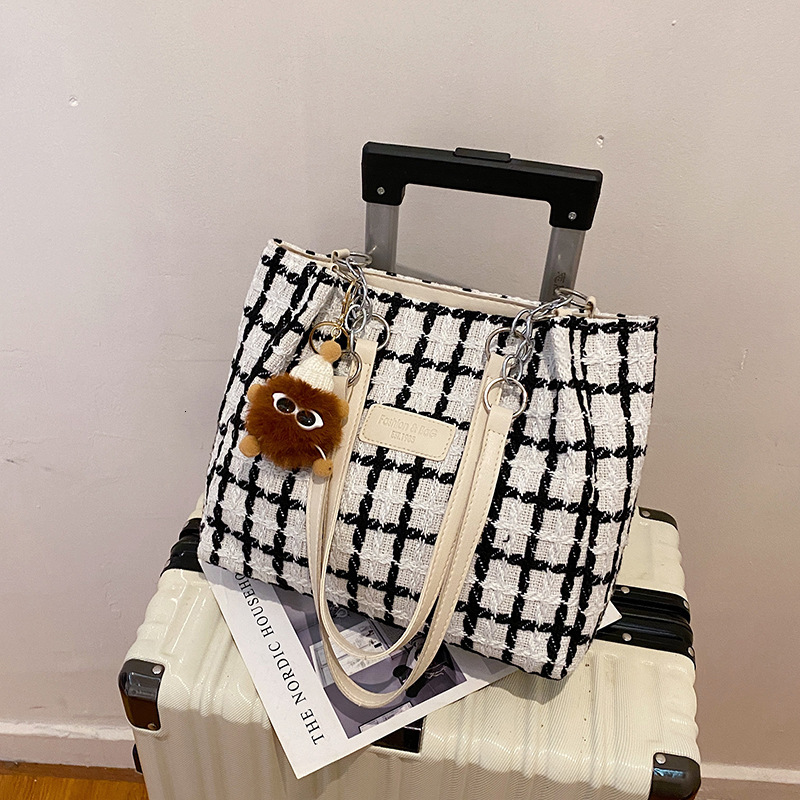 Free Delivery Designer Bag Makeup Classes Large Capacity Fashionable Korean Version Commuting Women's Tote 2025 New Versatile Ins Single Shoulder