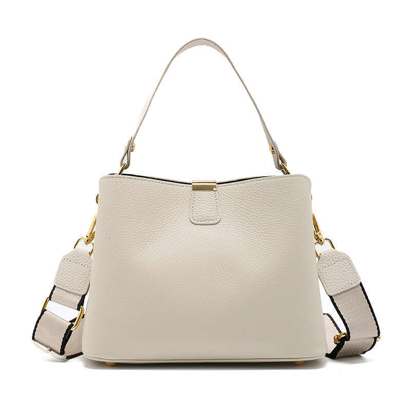 Crossbody women in summer 2025, bag for women, high-end niche handbag with large capacity, new casual and versatile fashion