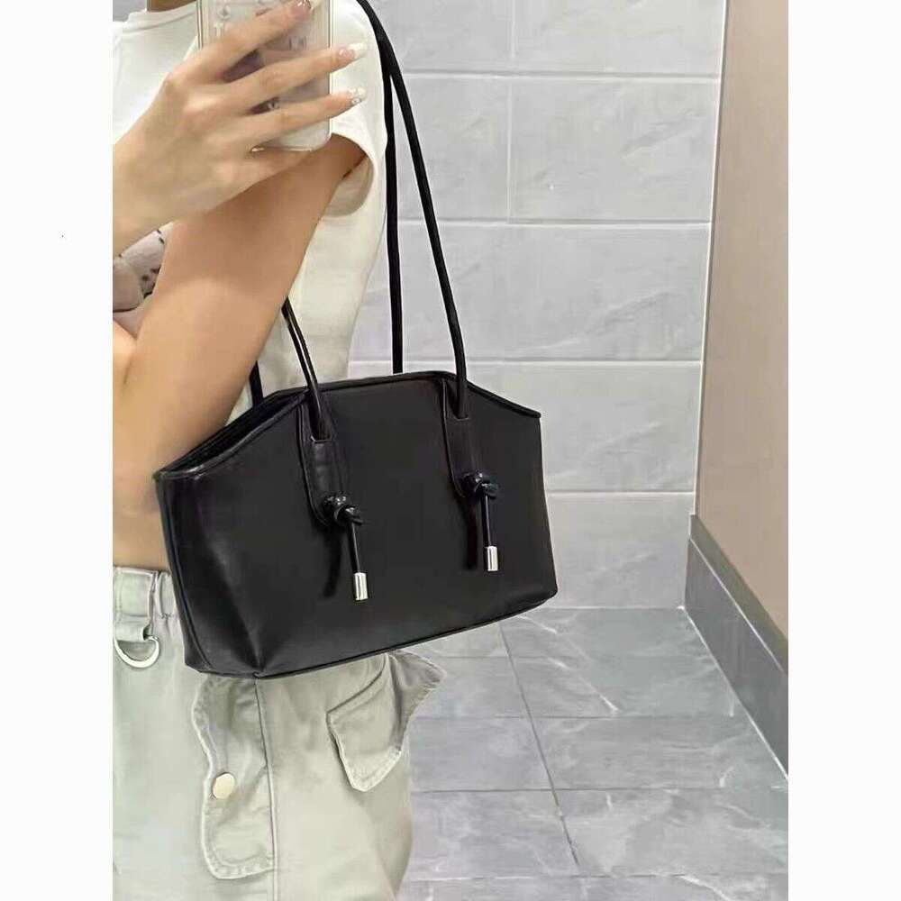 Bag for women 2025 new style popular this year super hot armpit bag high-end sense niche fashion commuting shoulder bag