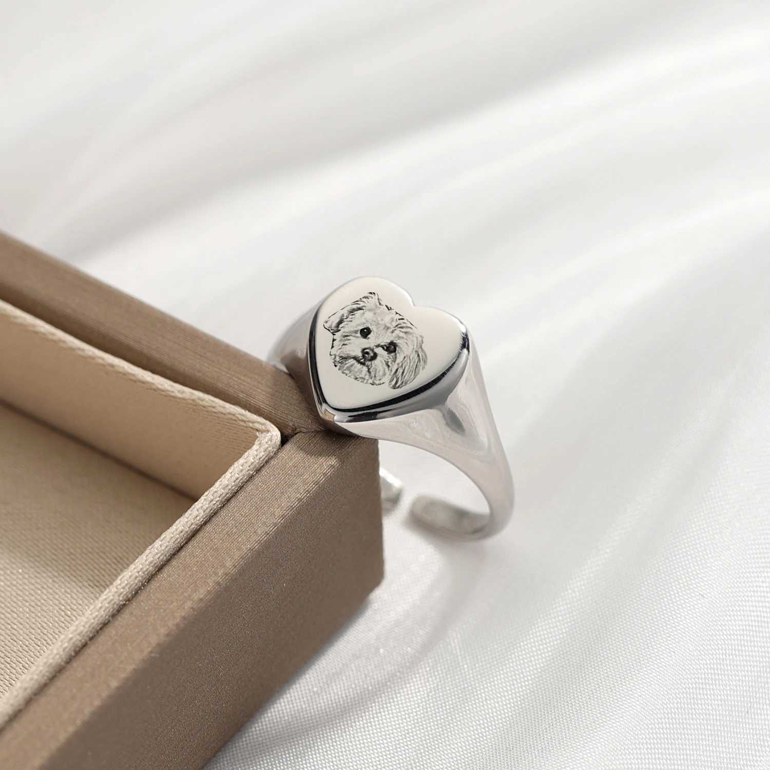 Custom Pet Photo Engraved Portrait Ring Personalized Signet Minimalist Souvenirs Picture Heart Stainl Steel Engraved RingXJ250514
