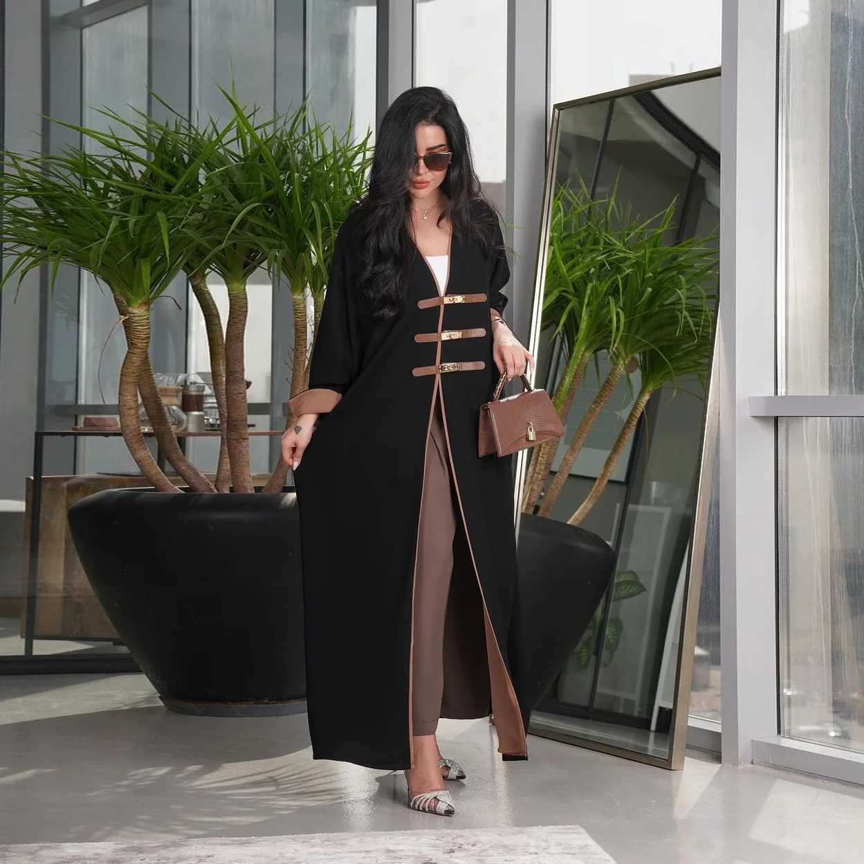 2024 New Dubai Fashion Modest Solid Open Kimono Abayas Leather Buckle Long Slve Contrast Color Robe Ramadan Muslim Women Robe X250514