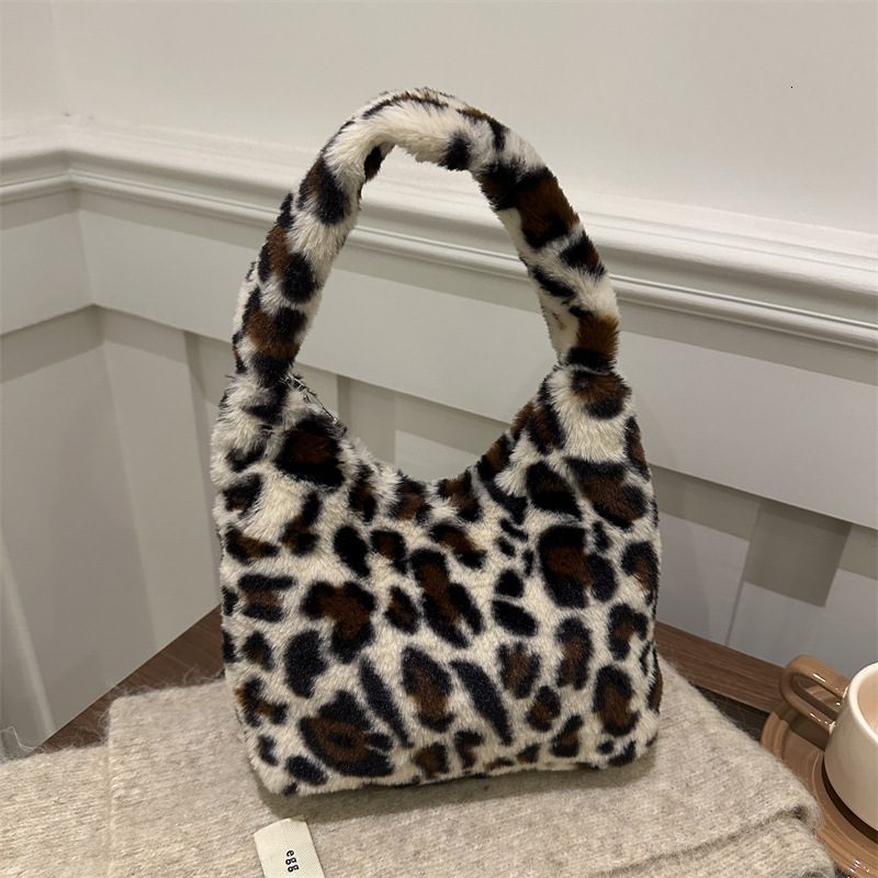 New Free Delivery Designer Bag Fashionable And Trendy One Shoulder Armpit Handheld Niche Design Women's Autumn New Luxury Bag Beautiful Bag Perso