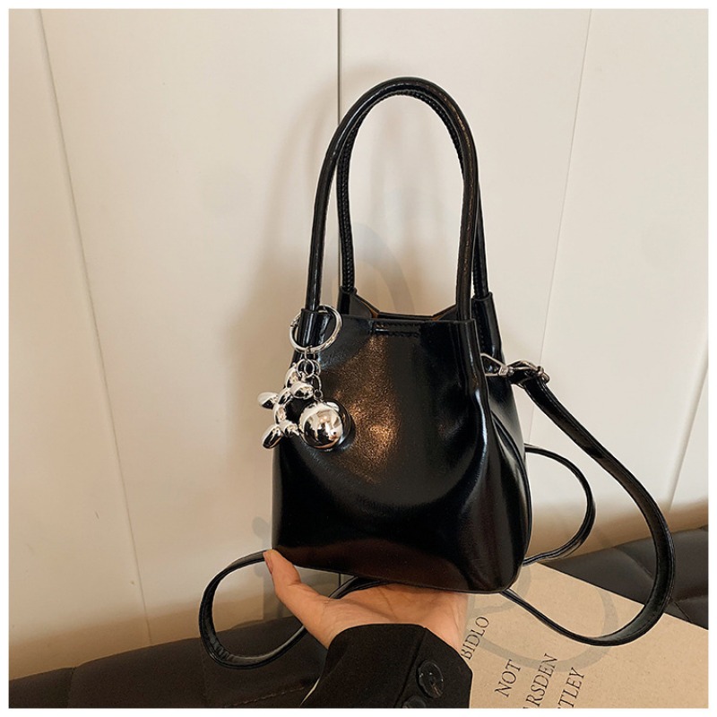 Elegant Compact Crossbody Purse - Chic Urban Accessory for Daily Carry