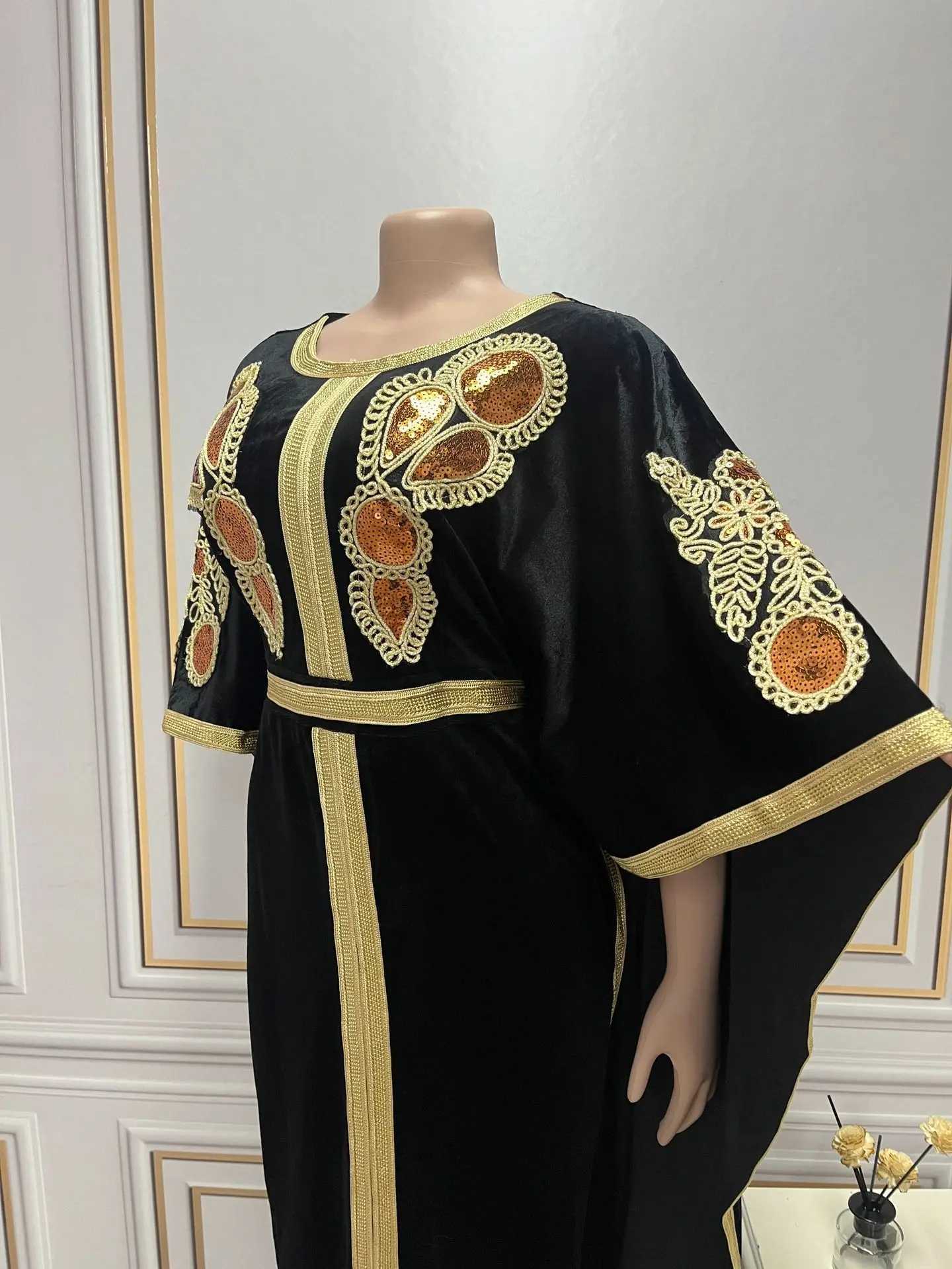 Ramadan Luxury Muslim Fashion Bat Slve Moroccan Turkiye Dubai Dress Middle East Arab Dress Sequins Golden Velvet Long Dress X250514