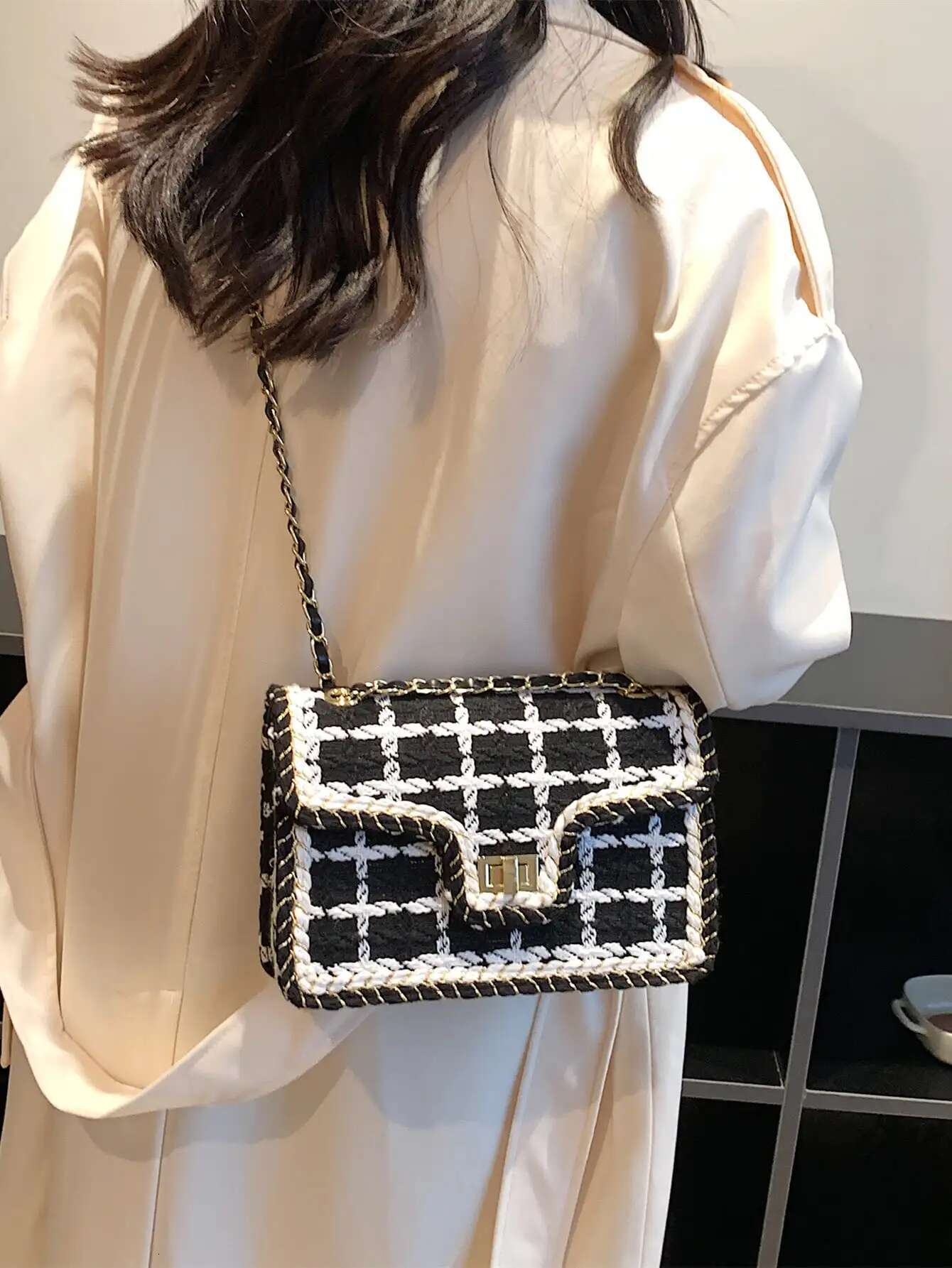 2025 new bag black and white plaid woolen casual crossbody bag women's shoulder bag designer with top handle fashionable square bag personality t