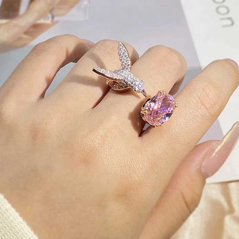 Creative Colored Gemstone Women Ring Simulating St. Marys Aquamarine Hummingbird Ring 925 Stamp Wedding Party Fashion JewelleryXJ250514