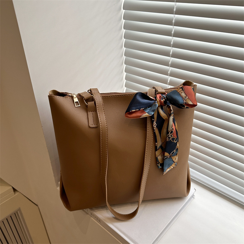 Handbag Casual Shoulder Commuting Bag Highend Sense Luxury Bag New Free Delivery Designer Bag Large Capacity New Tote Women's Bag