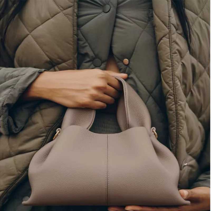 Cross border new product cloud high-end and reliable lychee patter leather and cowhide dumpling hand-held crossbody bag Z250514
