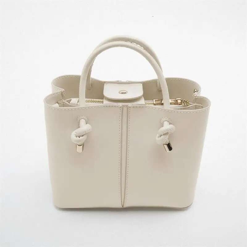 New Women's Handbag, Crossbody Bag, Niche Design, Leisure Bucket Mini City Bag Detachable Cross-Body Strap.
