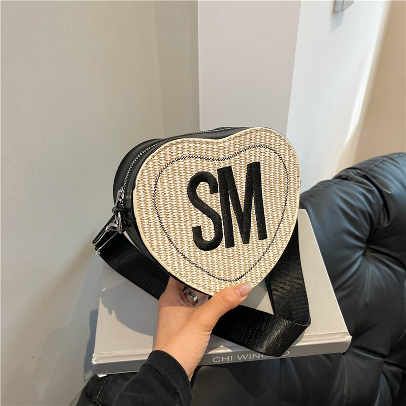 2025 New Niche Design Heartshaped Peach Shaped Luxury Bag Shoulder Crossbody Bag New Free Delivery Designer Bag Trendy Casual Letter Women's Bag