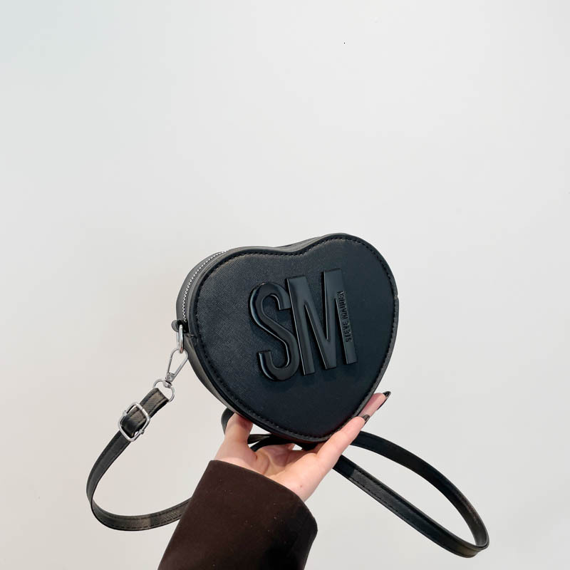 Girl 2025 Luxury Bag Valentine's Day New Fashionable Popular Letter Solid Color Heart New Free Delivery Designer Bag Shaped Shoulder Trendy Women