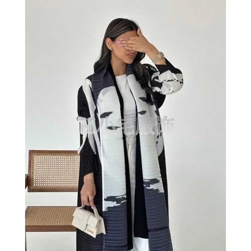 Retro Printed Pleated Windbreaker Womens Patchwork Collar Belt Long Windbreaker Jacket Saudi Arabia New Muslim Abaya X250514