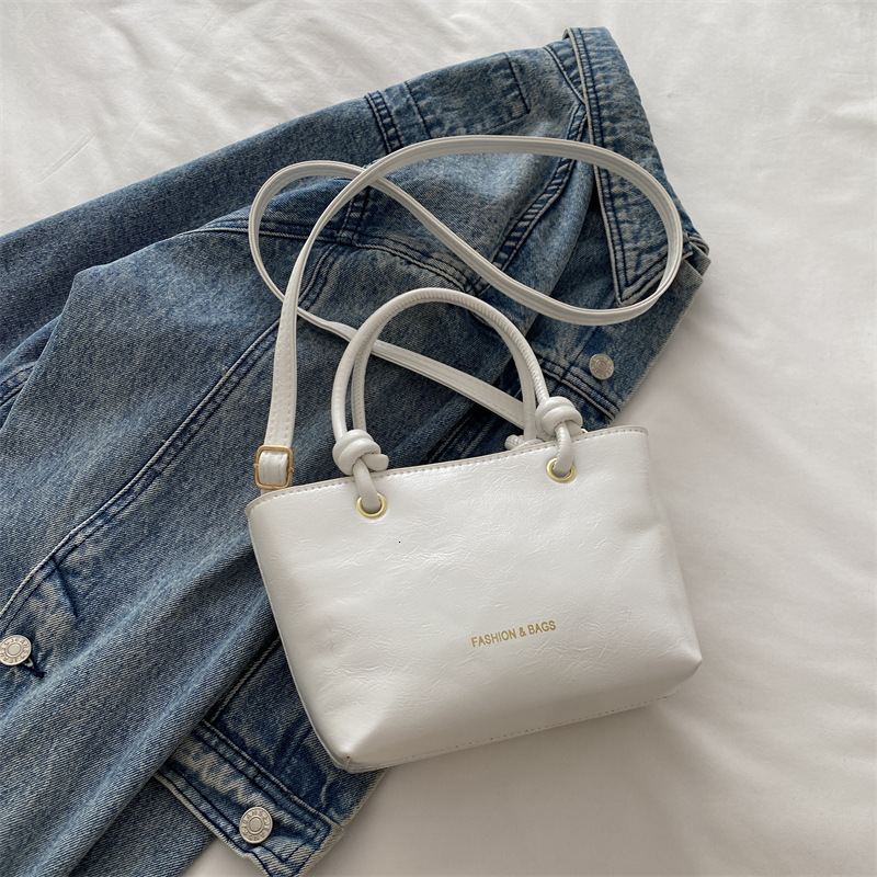 New Free Delivery Designer Bag Minimally Designed Bucket Women With Large Capacity For Spring And Summer 2025 Niche Commuting Bag Luxury Bag Shoulder 