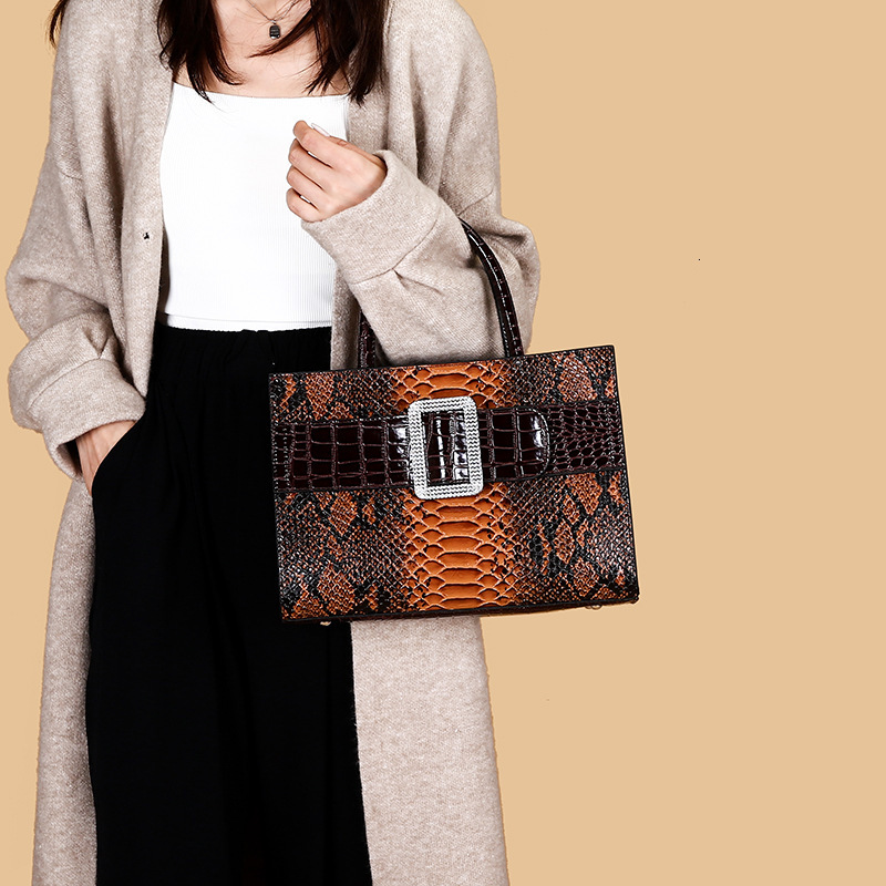 Designer Pack New Fashion Serpentine Belt Mother And Child Large Capacity Women S Handheld Crossbody Bag Free Shipping