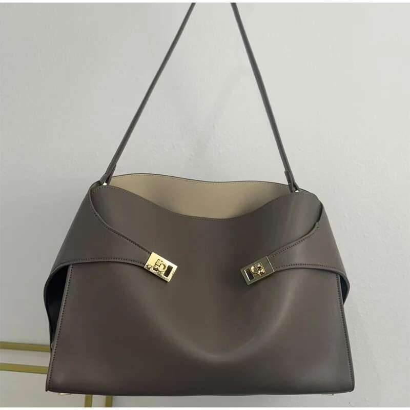 High-End Pu Leather Women Large Capacity Shoulder Travel Handbag Metal Buckle Design Open Armpit Bag Commuter Briefcase 2025