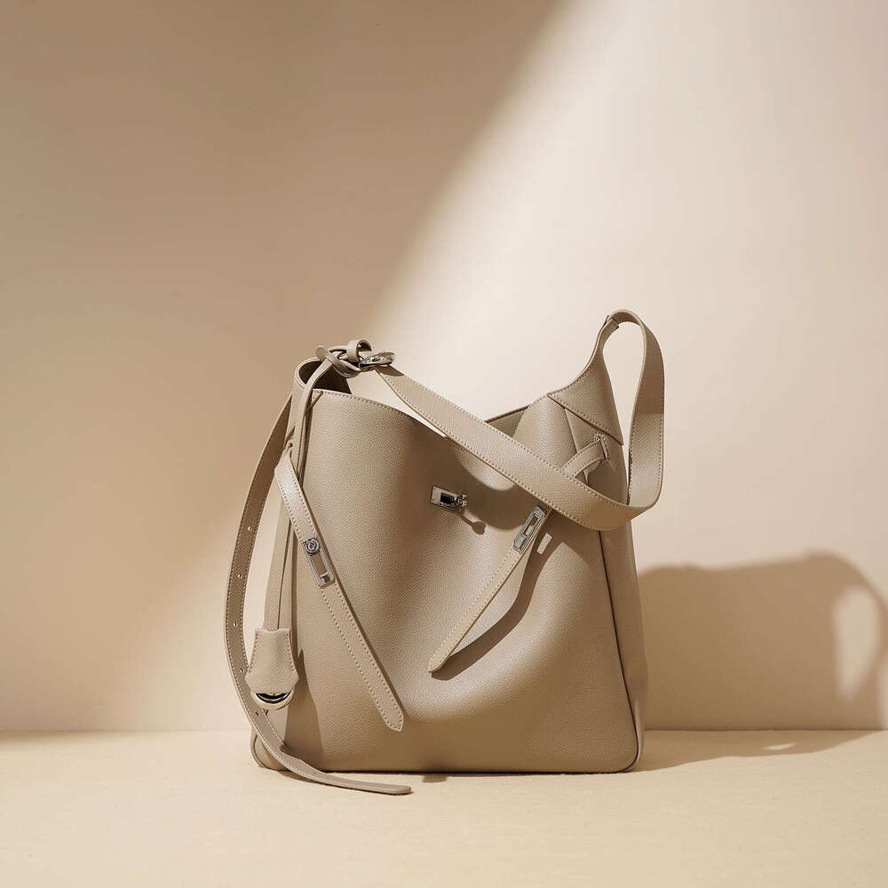 2025 Niche New Model Popular Casual Versatile Belt Buckle Single Shoulder Handbag Underarm Bucket Bag