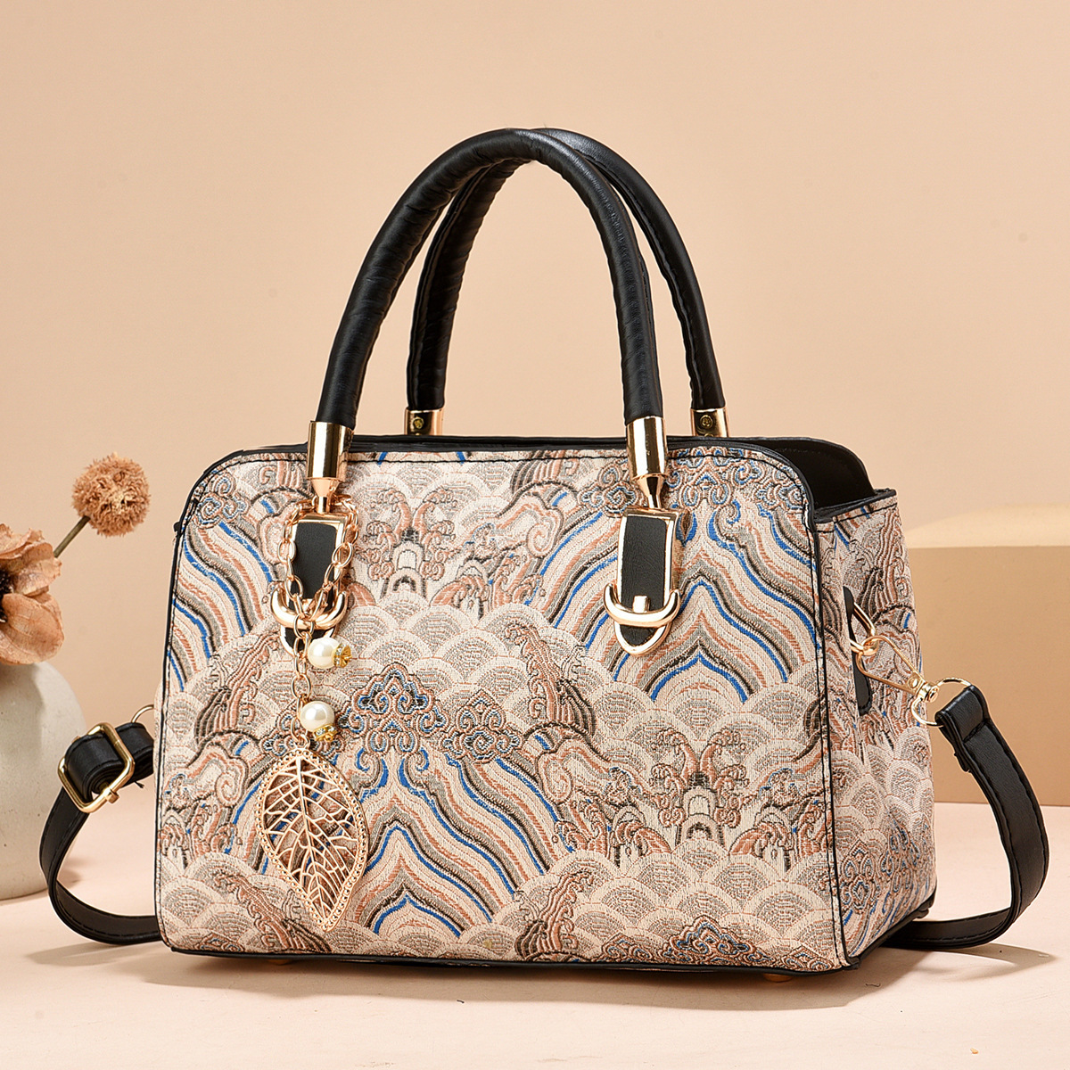 2025 high-quality new bag, Chinese style fashion retro high-end feel, hand-held women's designer printed single shoulder diagonal cross large cap