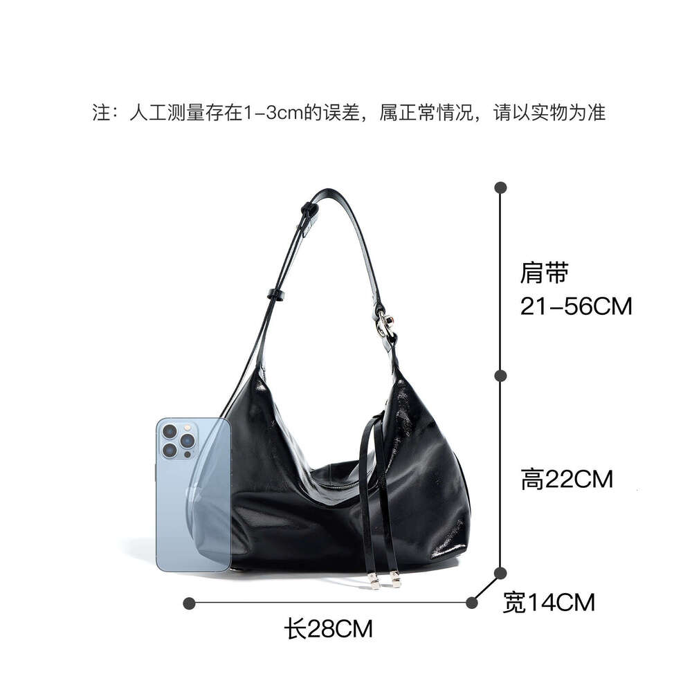 2025 New Oil Wax Leather Tote Bag Niche Design Trend Large Capacity High-End Feeling Single Shoulder Crossbody Bag For Women
