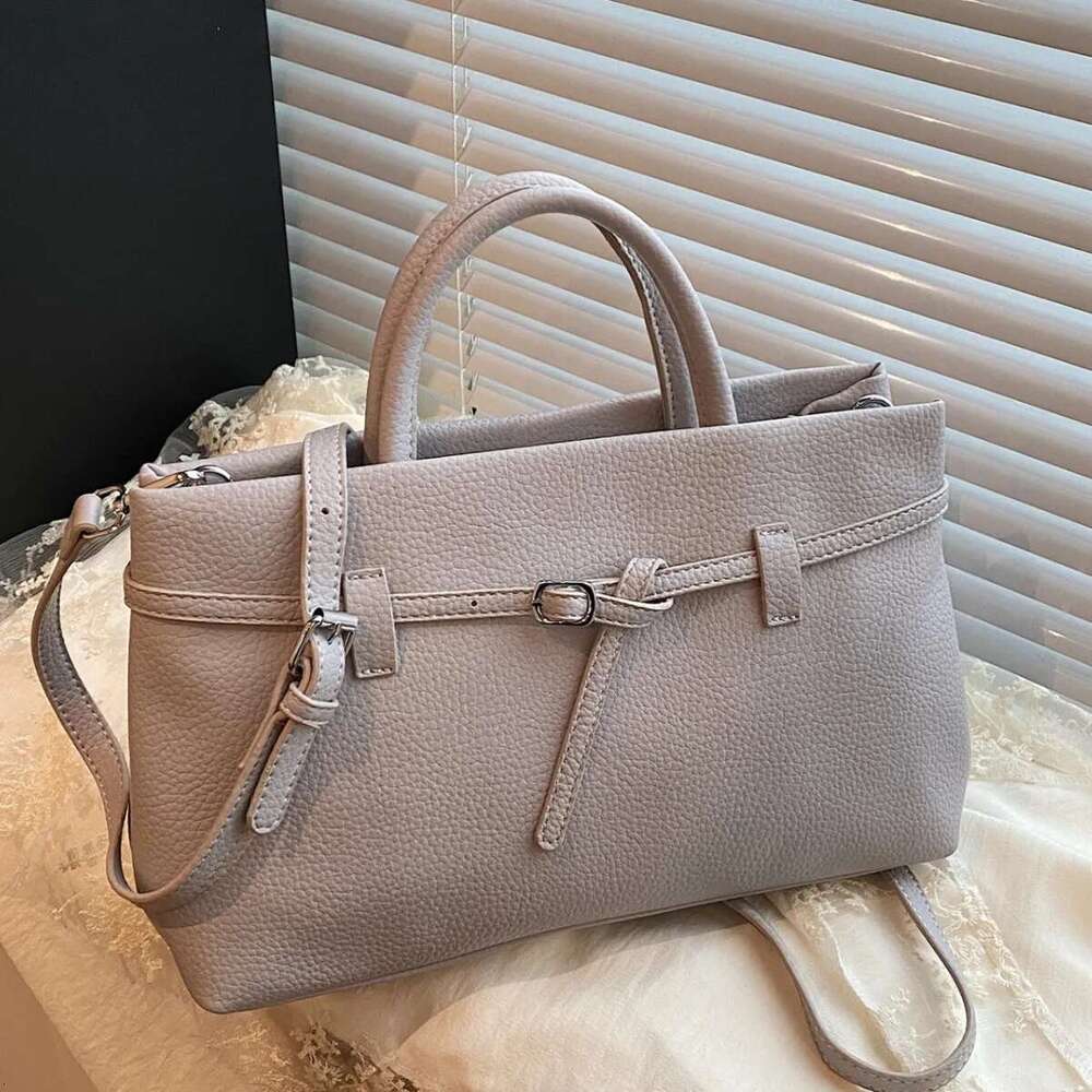 The 2025New Fashion Single-Shoulderbagforwomen With Large-Capacity Briefcase, Exuding A Sense Of High-End And Niche Trendiness