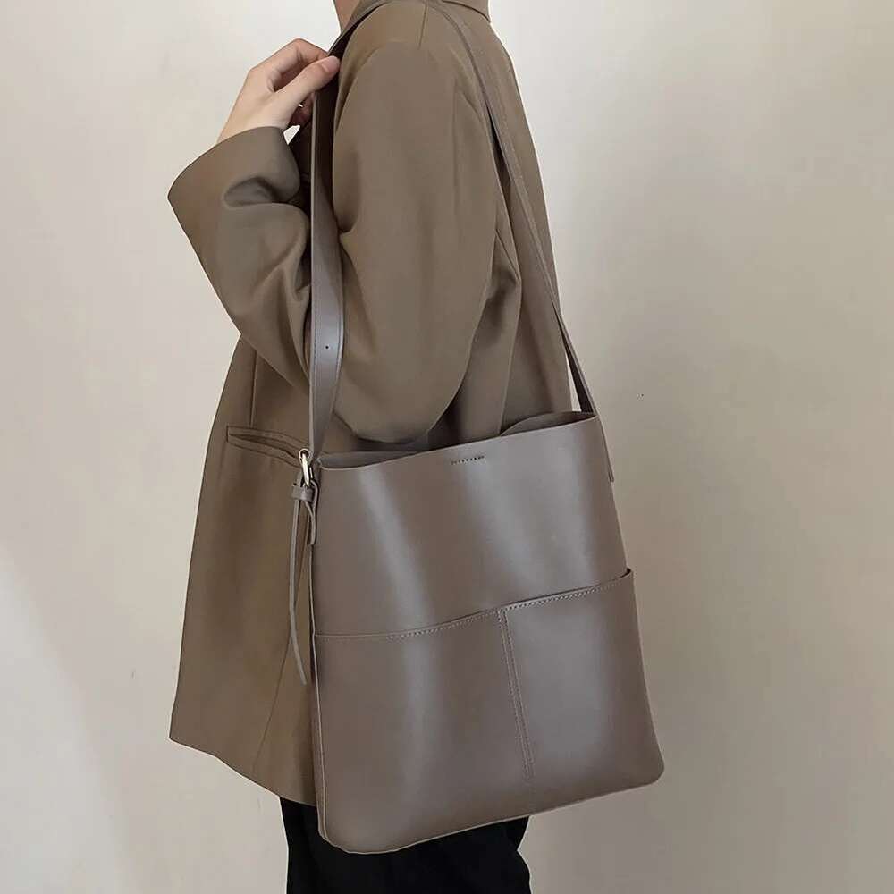 Women's Casual Soft Skin Tote Large-Capacity Bucket Advanced Sense Niche Ladies Versatile Commuter Designer Shoulder Bag