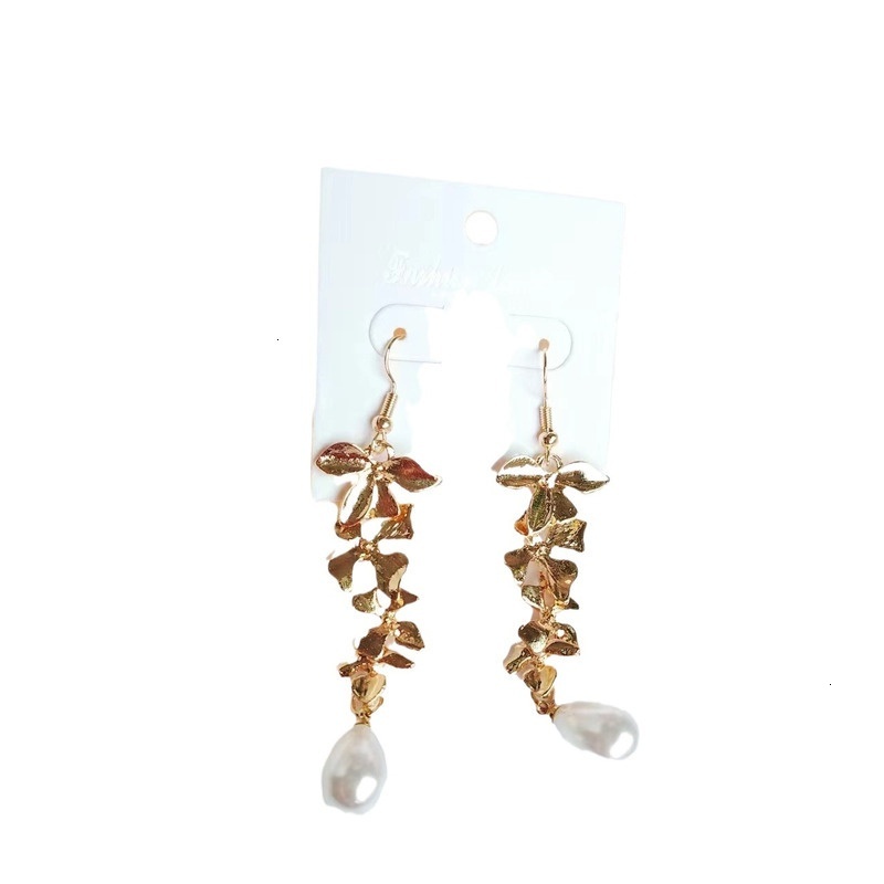 Fashionable and minimalist Bohemian petal pearl for women, Baroque jewelry, flower earrings