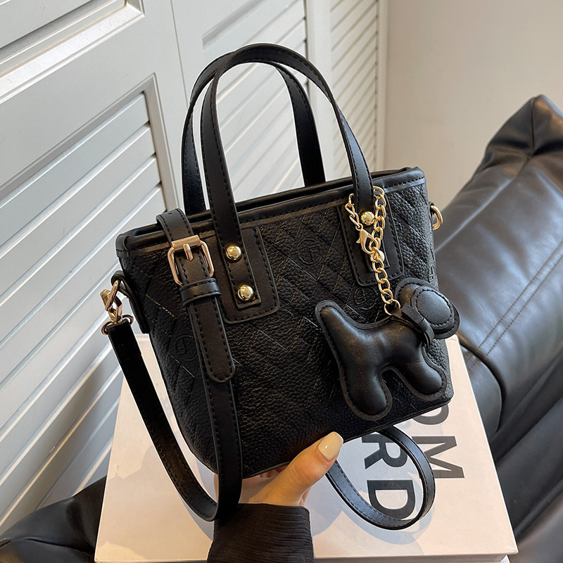 2025 new bag, Korean style women's Western style new slanted small bag, high-end designer, light luxury diamond mesh handbag, trendy and versatil
