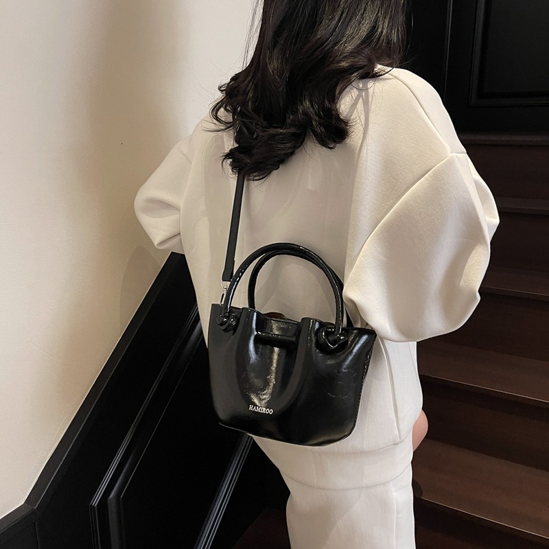 Bag for women 2025 new high-end texture niche spring and summer versatile single shoulder crossbody fashionable hand-held bucket bag