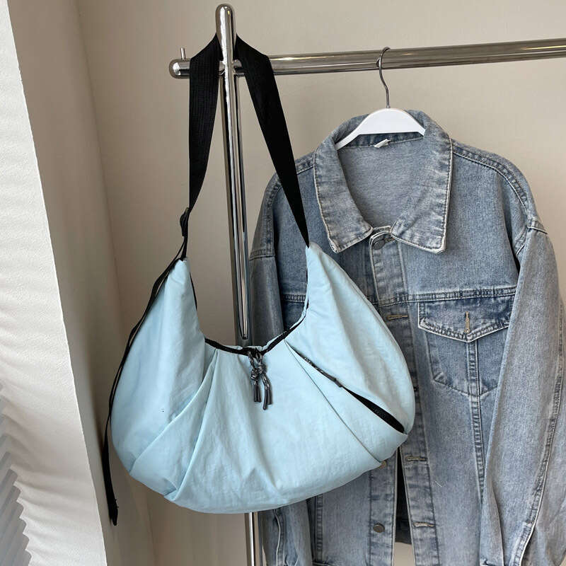 French Style Minimalist Pleated Crossbody 2024 Autumn/Winter New Large Capacity Shoulder Bag Personalized Casual Crescent Handbag