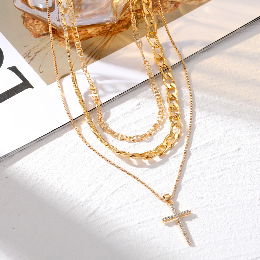 Popular jewelry, personalized studded cross pendant necklace, female hot selling metal necklace