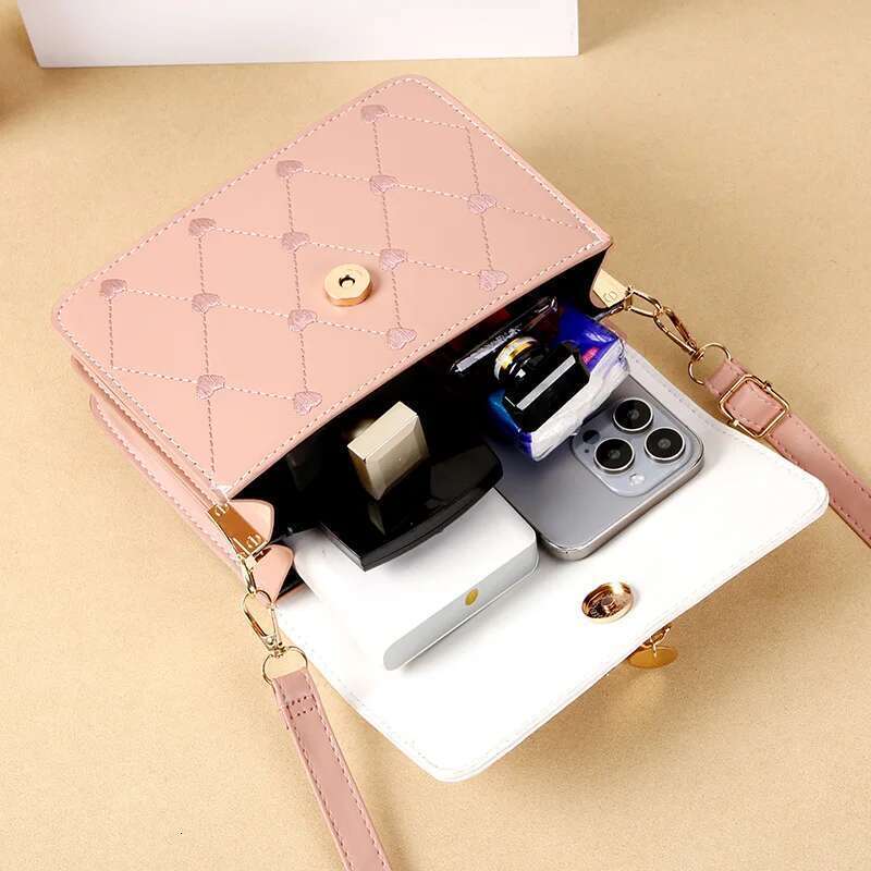 One New Women's Shoulder Square Trendy and Versatile Small Girl Heart Gift Crossbody Bag