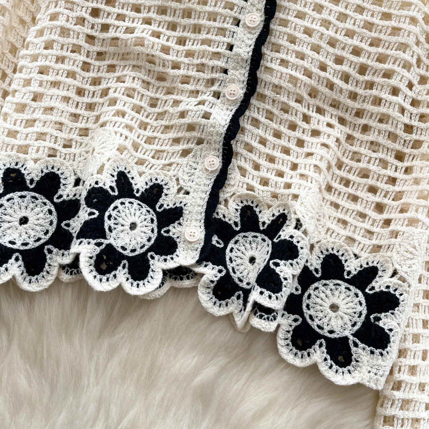 Floral Crochet Top Long Sleeve Sheer Open Knit Button Up Crop Blouse Women Teengirl Spring Summer Fairycore Boho Vacation Outfit 250514