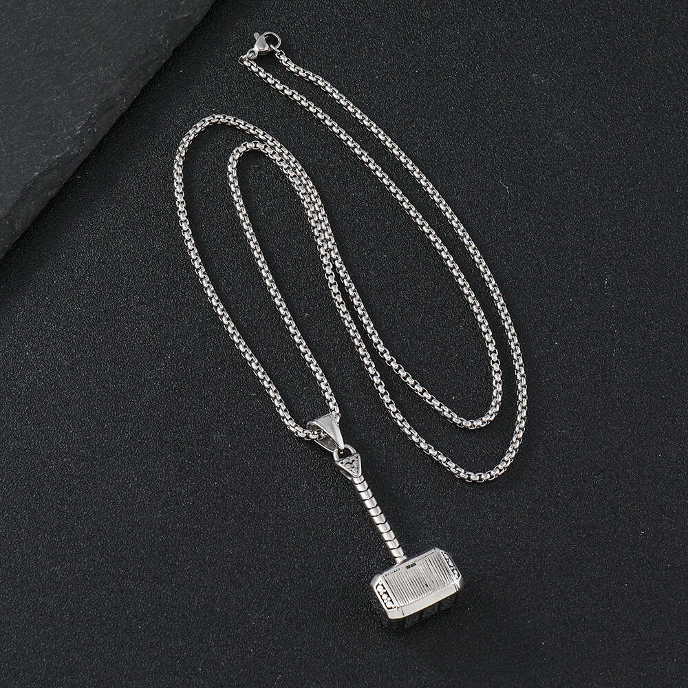 Hot selling cast titanium color resistant, personalized hammer pendant necklace, men's stainless steel jewelry