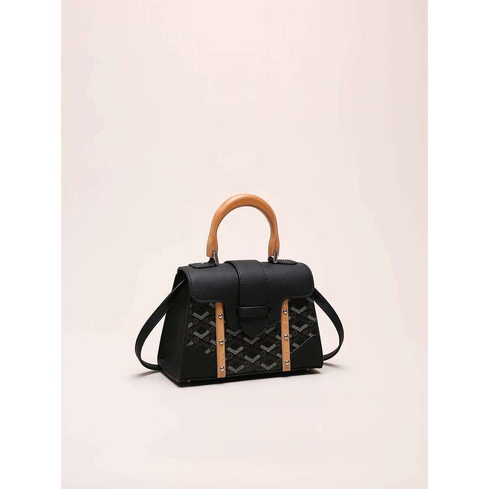 Retro Designer Bags With Classic Letter Printing Popular Portable Square Bag For Party And Banquet