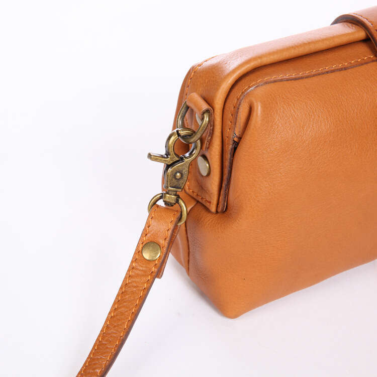 2025 New Genuine Women's Top Layer Cowhide Clip Bag, Casual Vegetable Tanned Leather Box, Mouth, Gold Fan, You Crossbody Bag