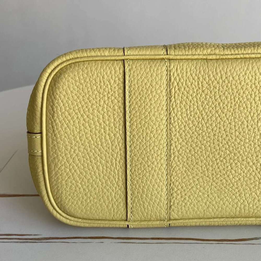High Quality Genuine Leather Shoulder Handbag with Large Capacity Lychee Grain Commuting Cowhide Bucket Brand Bags