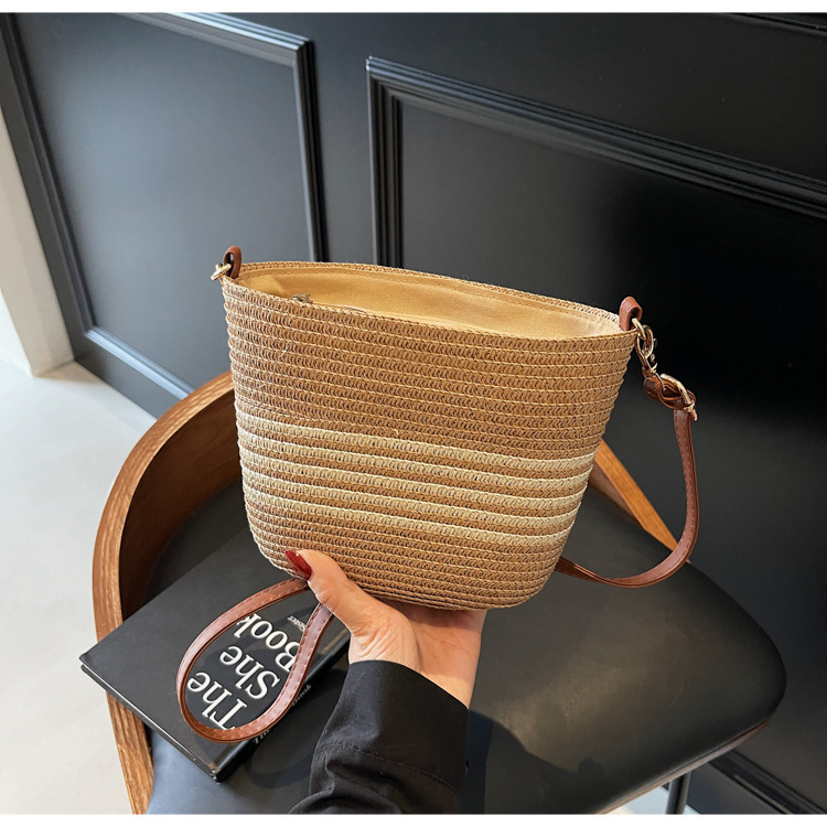 2025 New Women's Bag Summer Leisure Large Capacity Single Shoulder Handbag Designer Fashion Seaside Vacation Woven Bag Small Fresh Simple Striped
