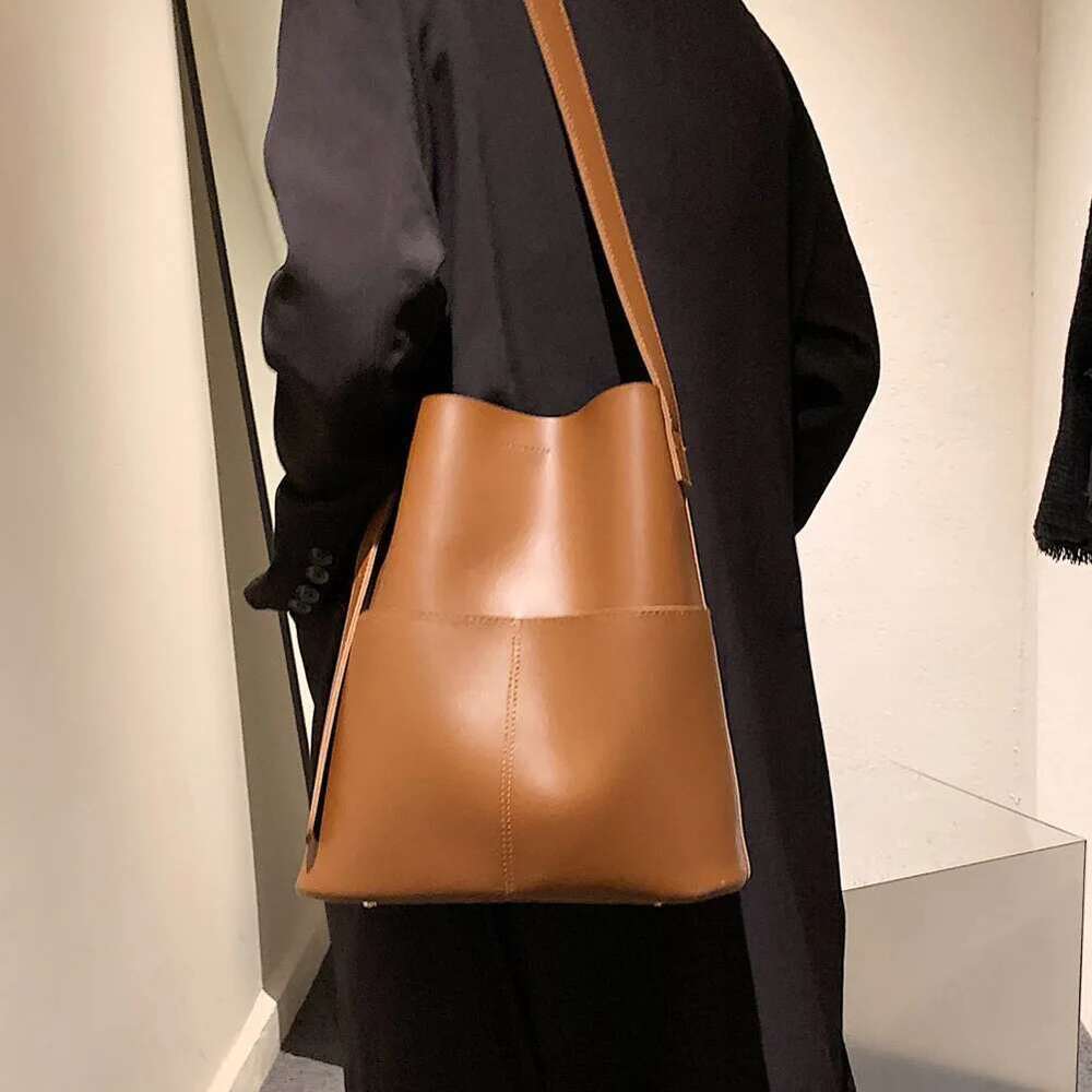 Women's Casual Soft Skin Tote Large-Capacity Bucket Advanced Sense Niche Ladies Versatile Commuter Designer Shoulder Bag