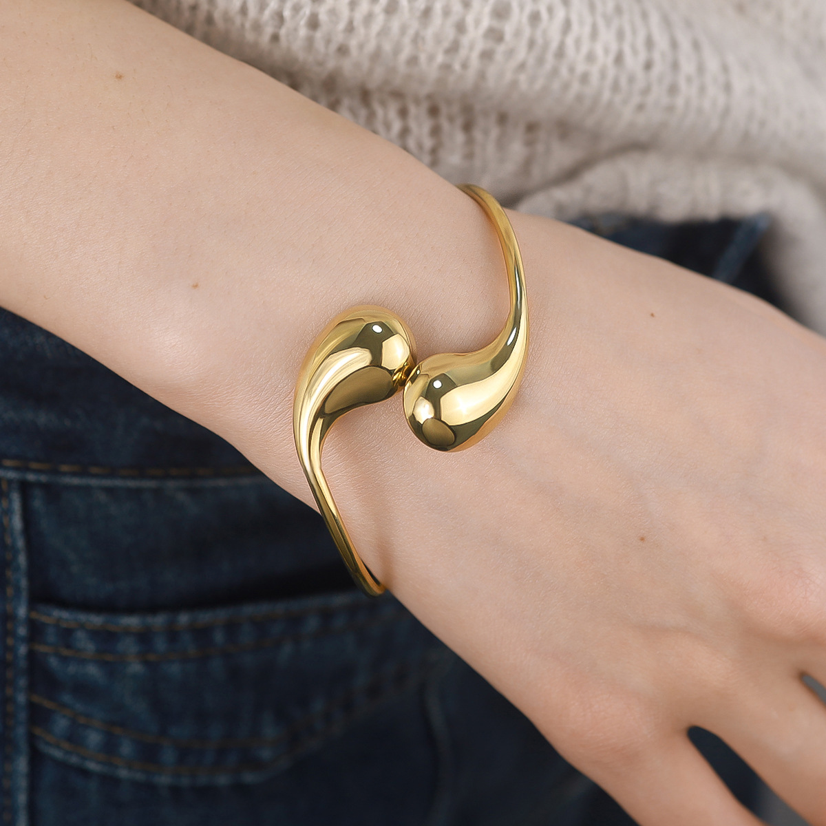 Trendy Waterdrop Titanium Bracelet with Open Design, Adjustable Gold Bangle for Women, Fashionable Elastic Handcuff Jewelry Wholesale