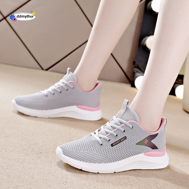 Sports women, new flat bottomed leisure travel for spring and summer, Korean version running shoes, soft soled square dance shoes ddmythur