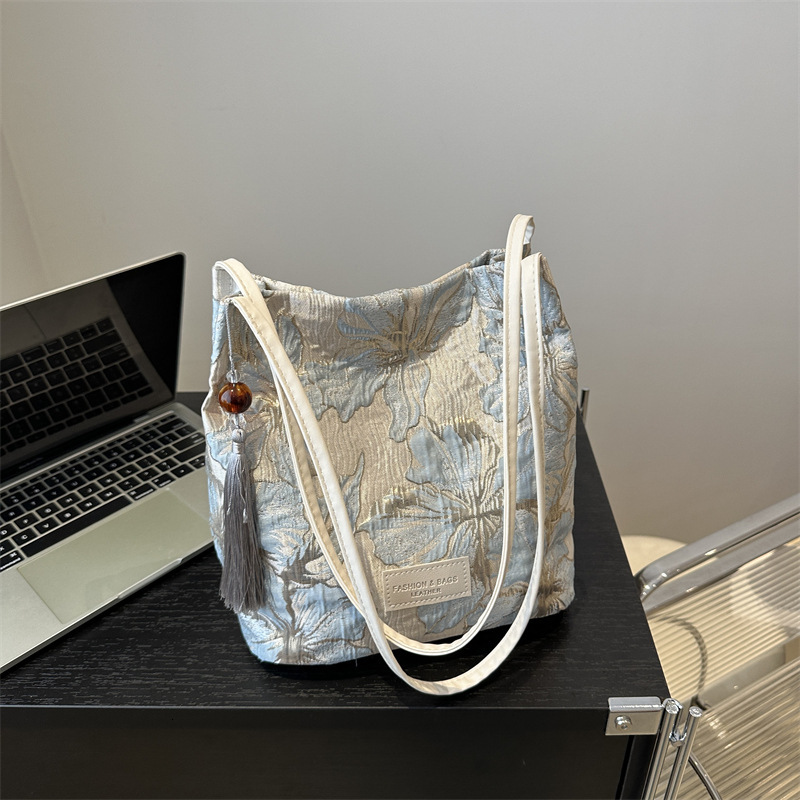 Free Delivery Designer Bag Chinese Style Embroidered Satin Hand 2025 New Summer Niche Design One Shoulder Hand Held Crossbody Bucket Luxury Bag
