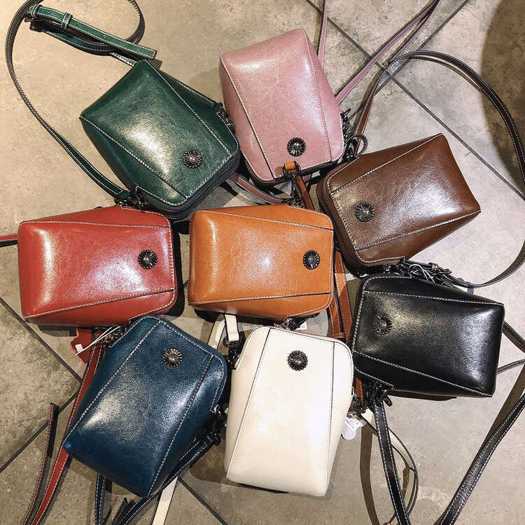 Cowhide small crossbody 2025 popular phone women's niche high-end sense shoulder bag, trendy temperament, versatile new trend ins